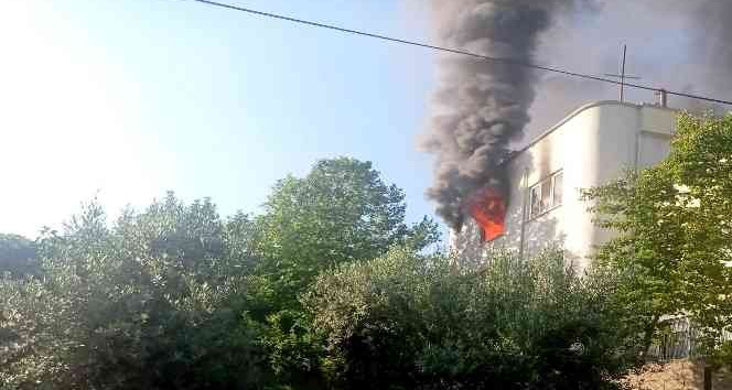 Alevlere teslim olan ev kullanılmaz hale geldi