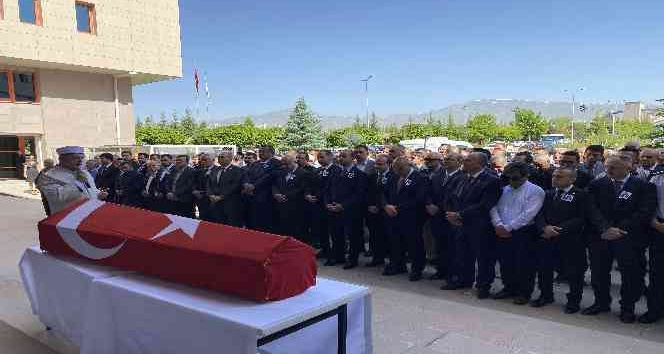 Rektör yardımcısı kalbine yenildi