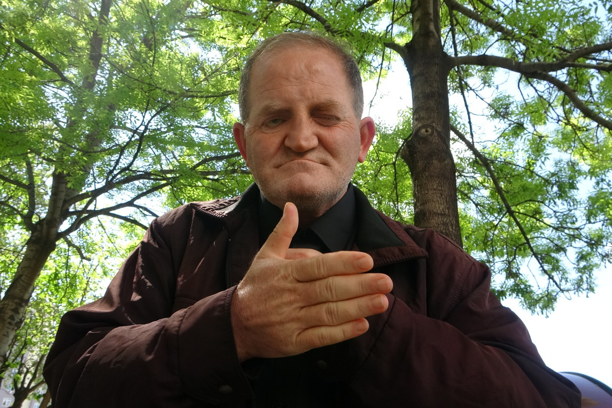 Kayseri’de sürekli kaşınan ve teşhis konulamayan adam yardım bekliyor