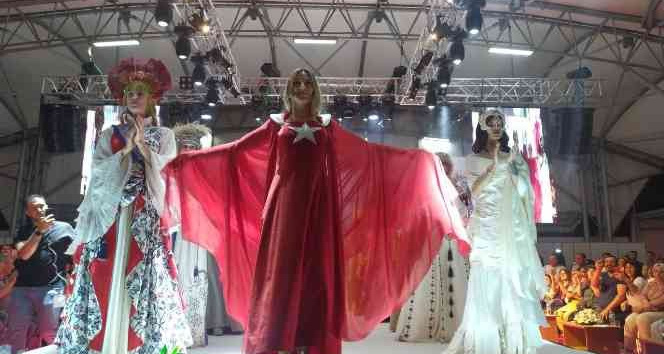 Ünlü manken, ModaFest’te duygulandırdı