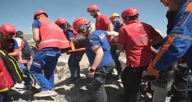 Ardahan’da gerçeği aratmayan deprem tatbikatı