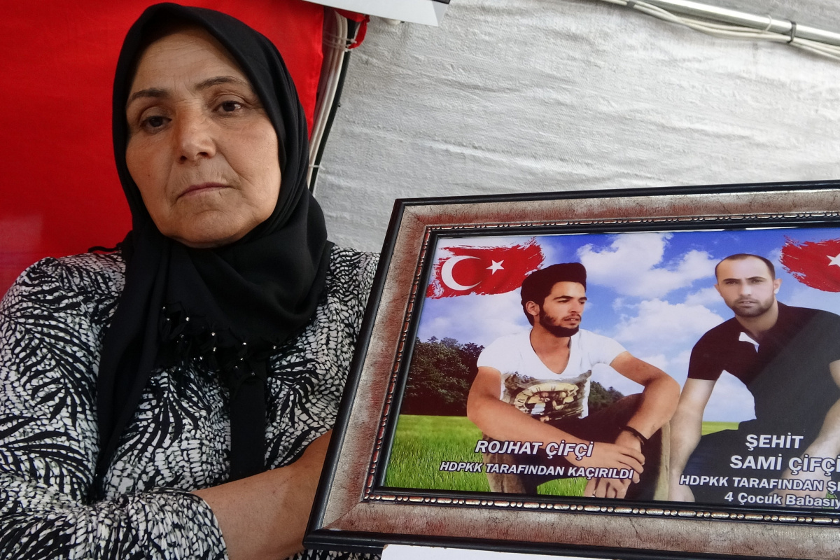Evlat nöbetindeki anneden HDP’lilere çağrı: &#039;Orayı tercih ediyorlarsa kendi çocuklarını göndersinler&#039;