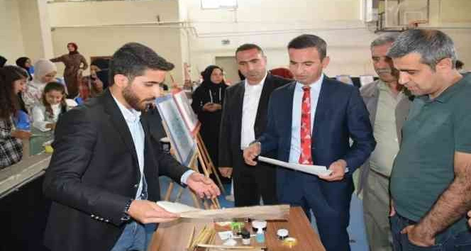 Görsel sanatlar öğretmenin resim sergisi yoğun ilgi gördü