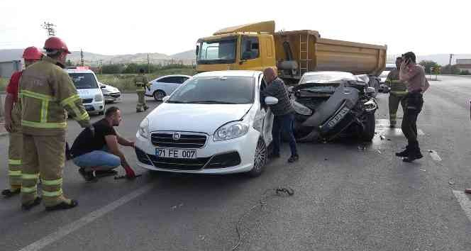 Kırıkkale’de iki otomobil çarpıştı: 5 yaralı