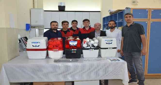 Lise öğrencileri, okulun atölyesinde su arıtma cihazı üretti