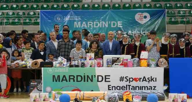 Mardin’de özel gereksinimli çocuklara spor malzemesi dağıtıldı