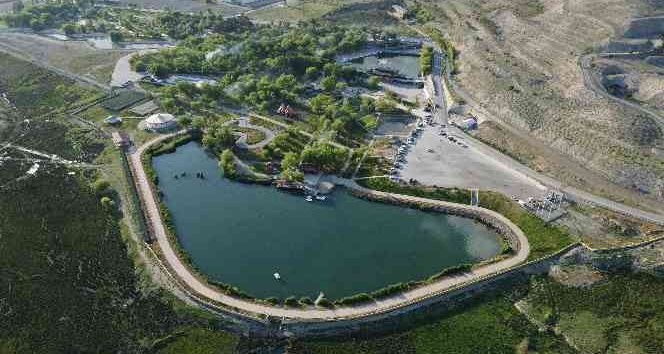 Sıcaktan bunalan vatandaşlar Ekşisu’ya akın ediyor