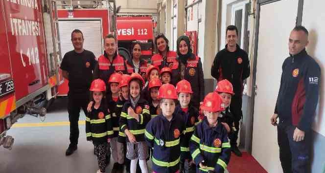 Minik itfaiyeciler, eğlenerek öğreniyor