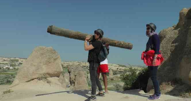 Omzunda odunla Kapadokya’da koştu, görenler şaştı kaldı