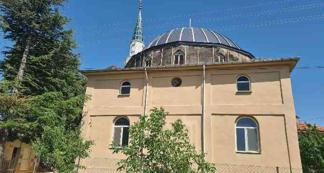 Camini çatısından düşen ustalardan birisi hayatını kaybetti