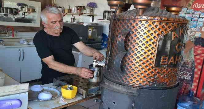 Odun ateşinde çay dönemi