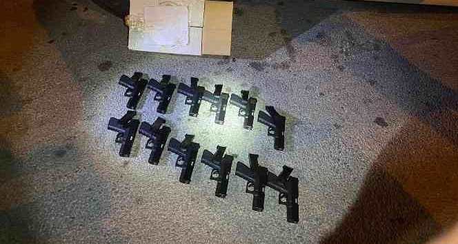 Yolcu otobüsünde 12 ruhsatsız tabanca ele geçirildi