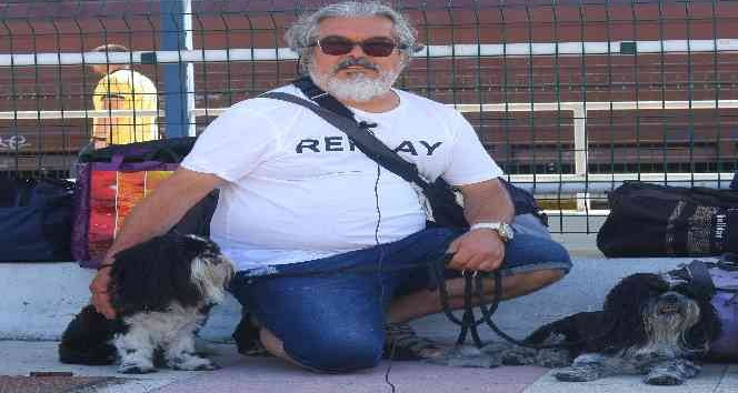 İngiltere’den gelen gurbetçi, evcil hayvanlarını da yanında getirdi