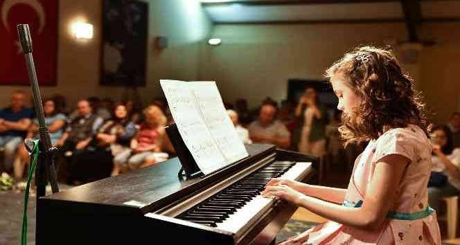 Çocuk piyanistlerin ’Yaza Merhaba’ konseri