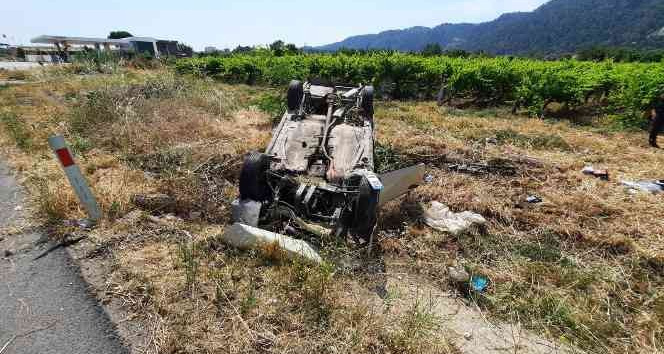 Ahmetli’de otomobil takla attı: 2 yaralı