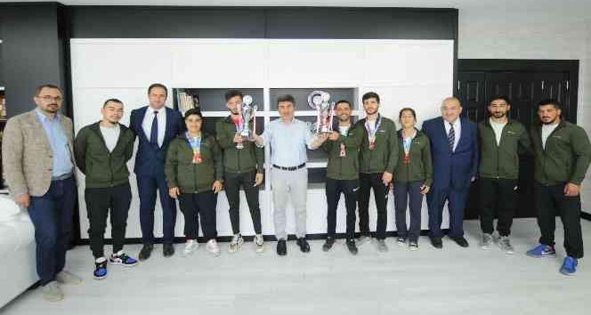 Rektör Karacoşkun’dan başarılı sporculara tebrik