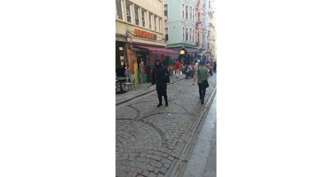Galata’daki dehşette yeni gelişme: Kendini yakan genç hayatını kaybetti