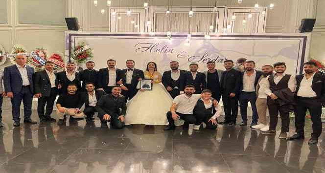 Batman’da dünya evine giren arkadaşlarına ‘Acı kaybımız’ yazılı çelenk