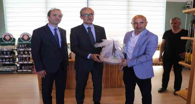 Savunma Sanayii Başkanı İsmail Demir, Altınova’da tıbbı aromatik bahçesini gezdi