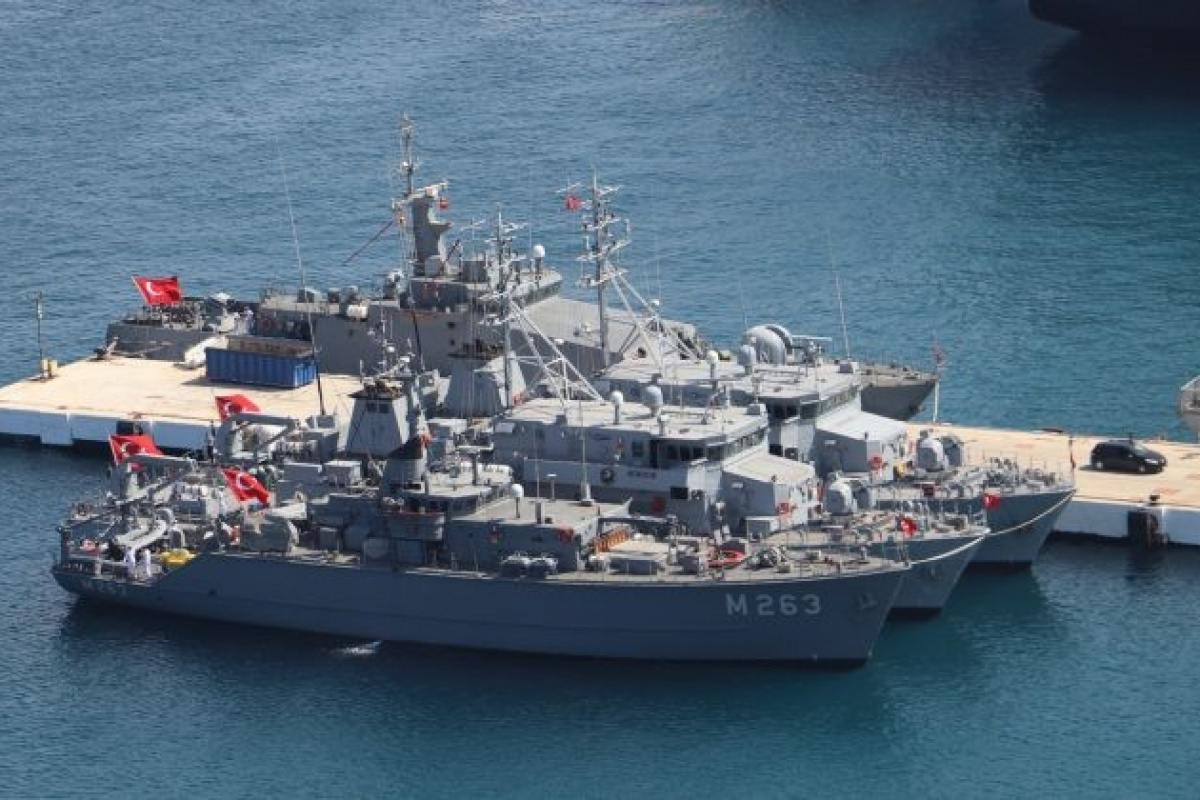 Donanma gemileri Kuşadası’nda