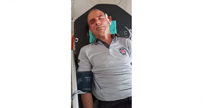 İzmirde asayiş görevlisi hastalanmış yakınları tarafından zedelenmek edildi