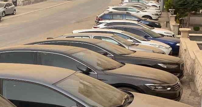 Nevşehir’e toz yağdı