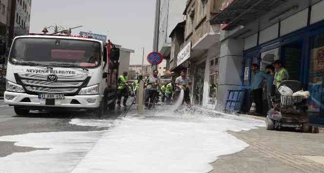 Nevşehir caddeleri yıkanarak temizlendi
