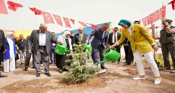 Milli Eğitim Bakanı Özer, ’kronik bir problem’ diyerek açıkladı: "İngilizce yaz okulunu açıyoruz"