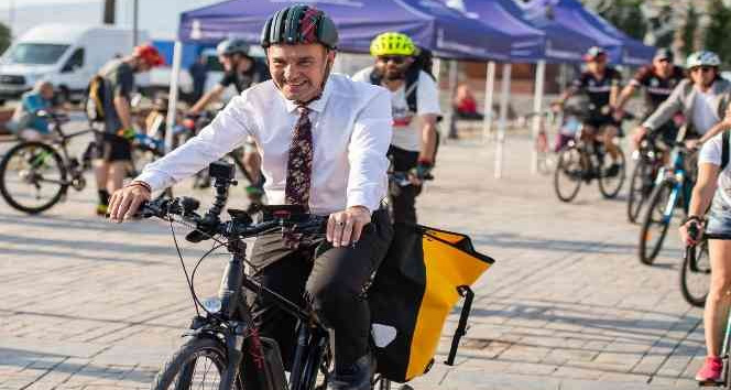 İzmir’de 3 Haziran Dünya Bisiklet Günü’nde toplu sürüş