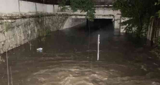 Kırıkkale’de şiddetli yağmur hayatı felç etti