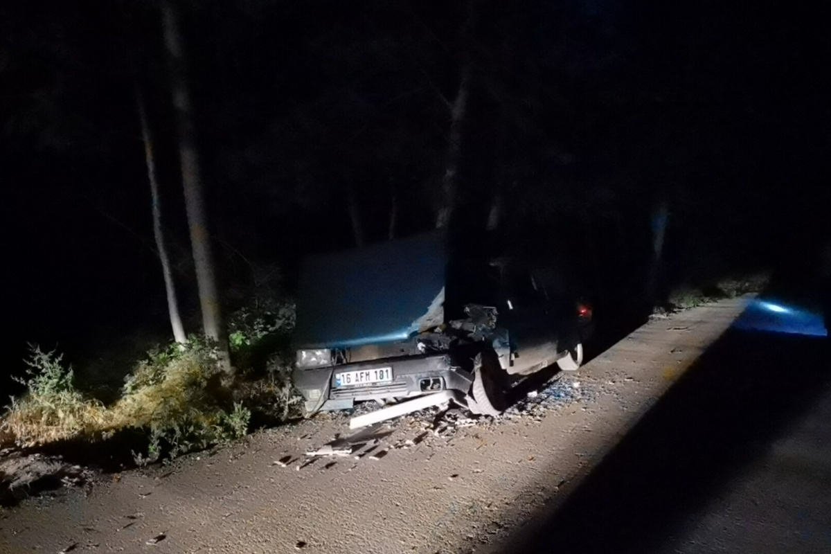 Otomobil ile kamyonet çarpıştı: 6 yaralı