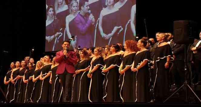 Ünlü sanatçılar ve C-Majör korosu down sendromlu çocuklara destek konserinde bir araya geldi