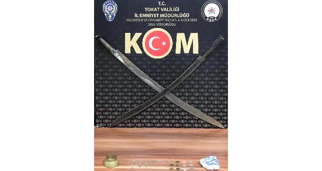 Operasyonda kılıç ele geçirildi