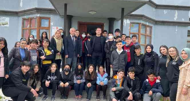 Kars’ta “Geçmişi kitaplardan değil, yaşayanlardan öğren” etkinliği