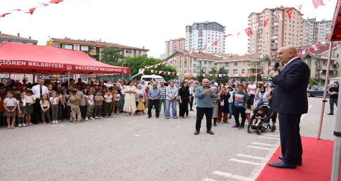 Keçiören Belediye Başkanı Altınok, Barışyolu İlkokulu’na halı saha müjdesi verdi