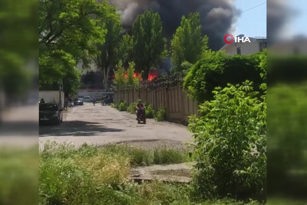 Rusya, Donetsk ve Luhansk&#039;ı vurdu: 8 ölü