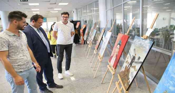 Genç kursiyerlerin tabloları sergilendi