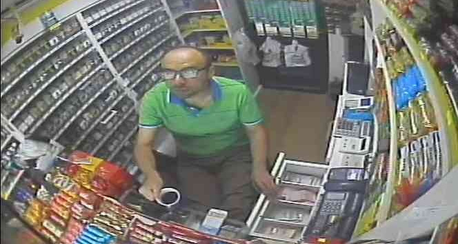 Deprem korkusu güvenlik kamerasına yansıdı