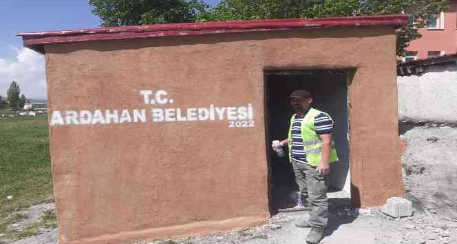 Belediye’den mahalle mezarlığına malzeme deposu