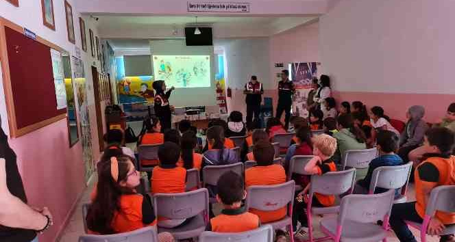 Jandarmadan çocuklara çevre eğitimi