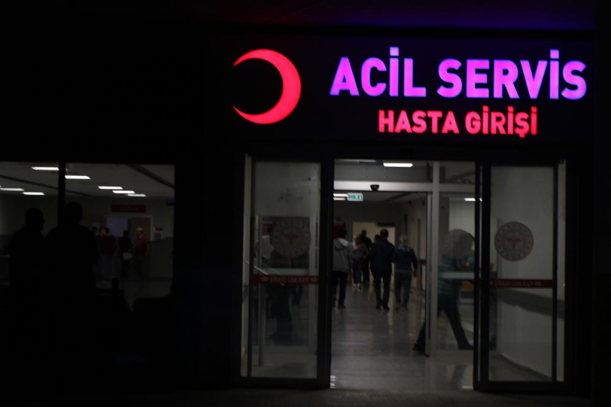 Erzincan'da 53 öğrenci gıda zehirlenmesi şüphesiyle hastaneye kaldırıldı İhlas Haber Ajansı