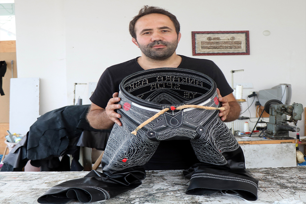 Günde 18 saat çalışarak kispetleri Kırkpınar’a yetiştirmeye çalışıyor