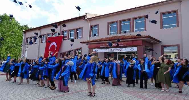 Hisarcık MYO’da mezuniyet heyecanı