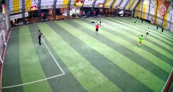 Futbol oynarken kalp krizi geçirdi