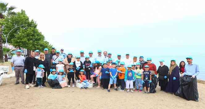 Çiftlikköy’de Marmara Denizi için sahil temizliği