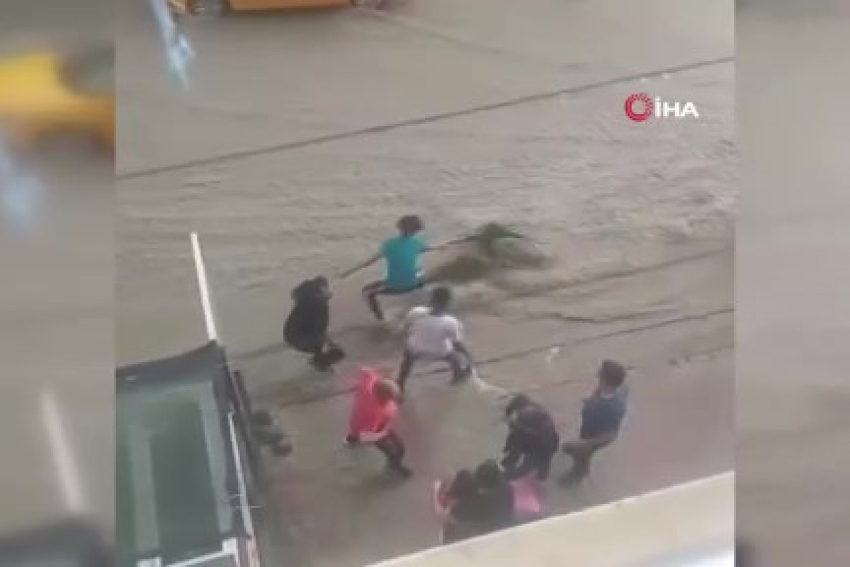 Başkent'te sağanak yağış ve dolu başladı