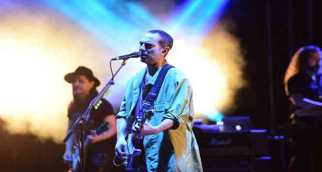 Mor ve Ötesi grubu İnönü konserini Bursa’da kutladı