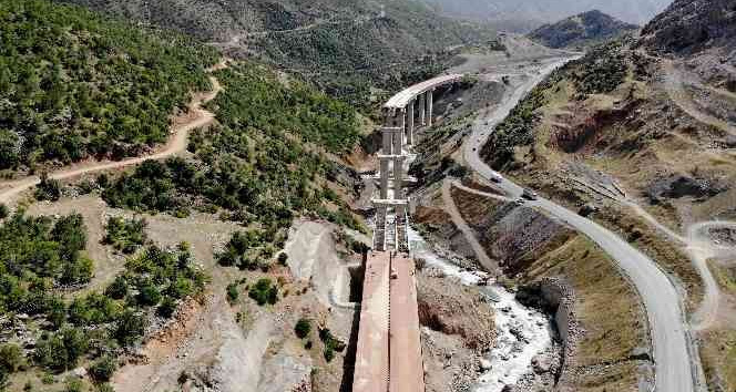 Bitlis’te yapılan bölgenin en büyük viyadükü bitmek üzere