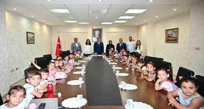 Vali Yılmaz, minik öğrencileri misafir etti