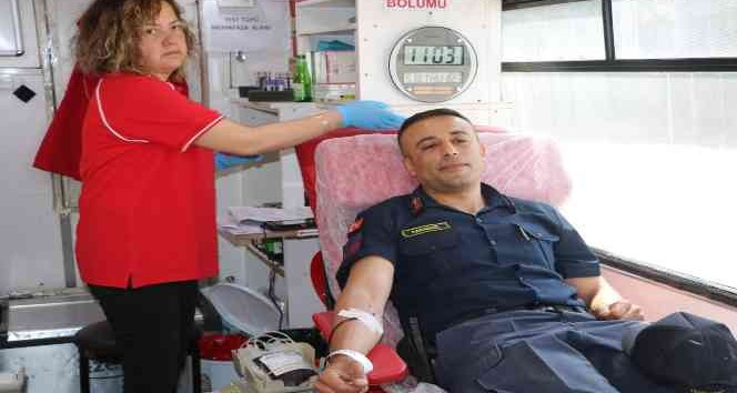Yalova’da jandarmadan kan bağışı
